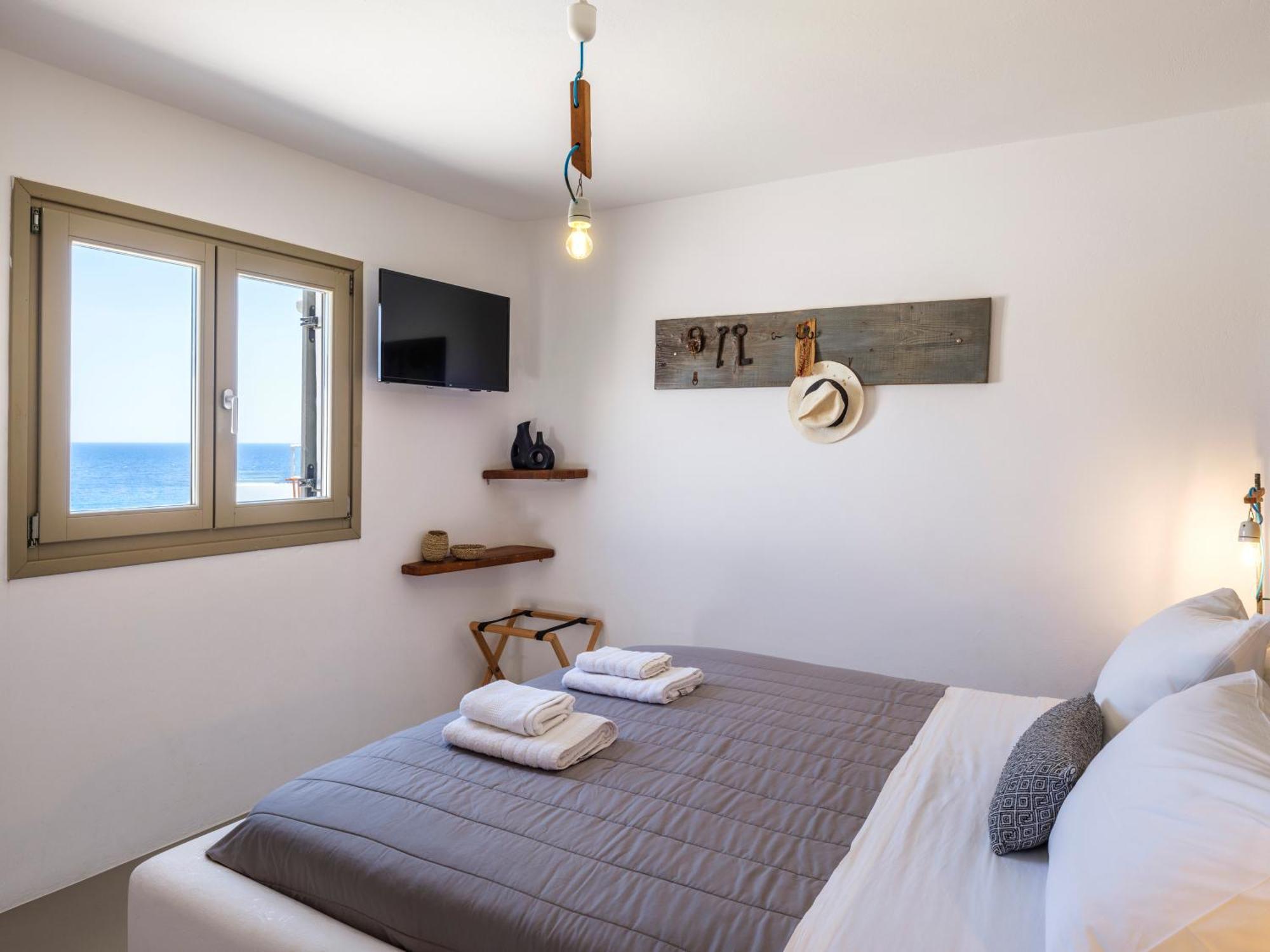 The Mykonist Merchia Beach Villas & Suites Екстериор снимка