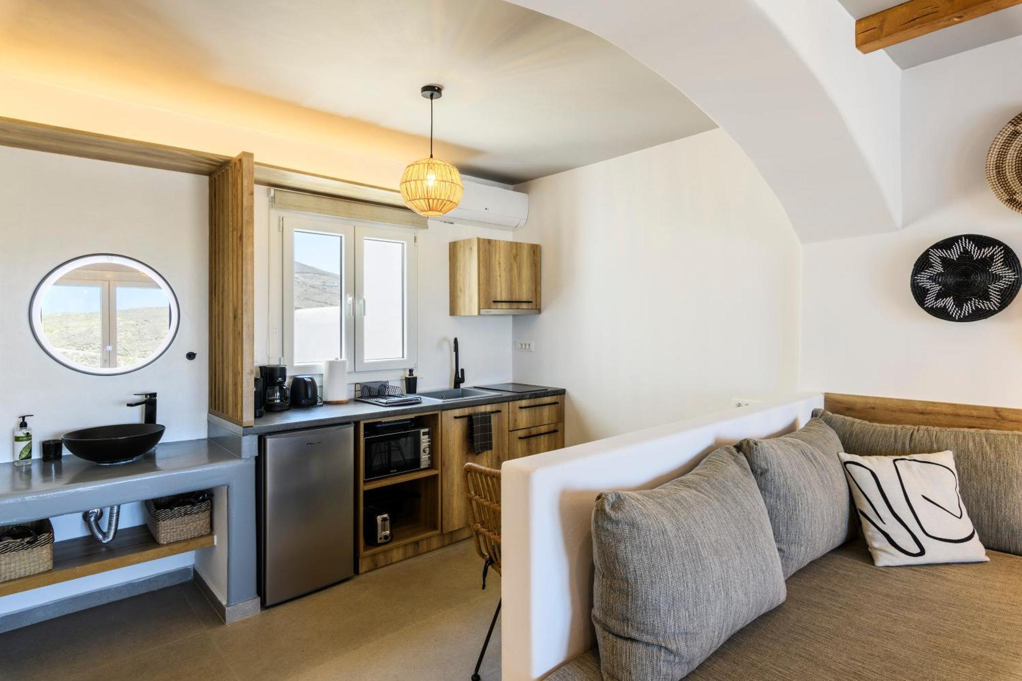 The Mykonist Merchia Beach Villas & Suites Екстериор снимка