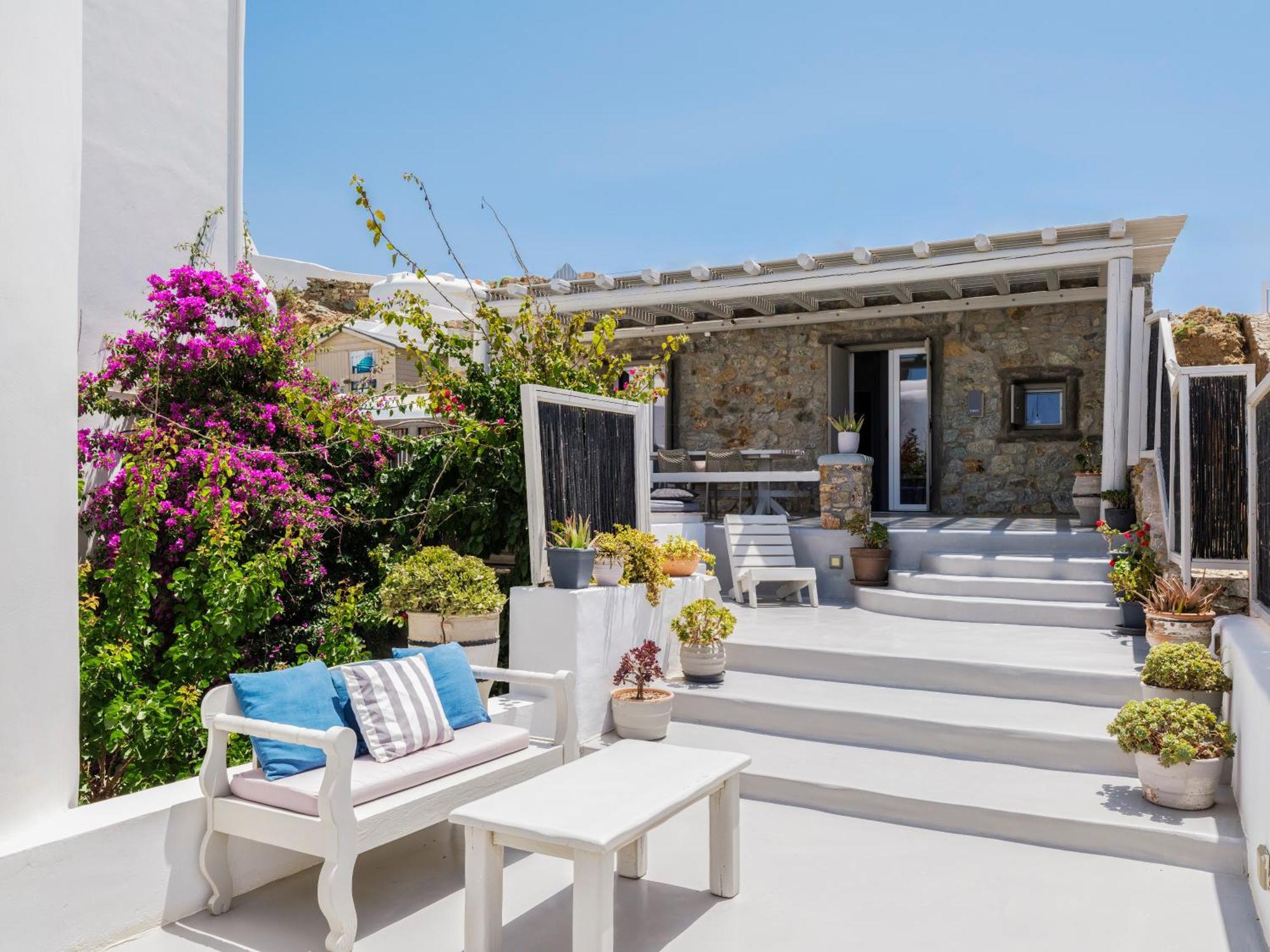 The Mykonist Merchia Beach Villas & Suites Екстериор снимка