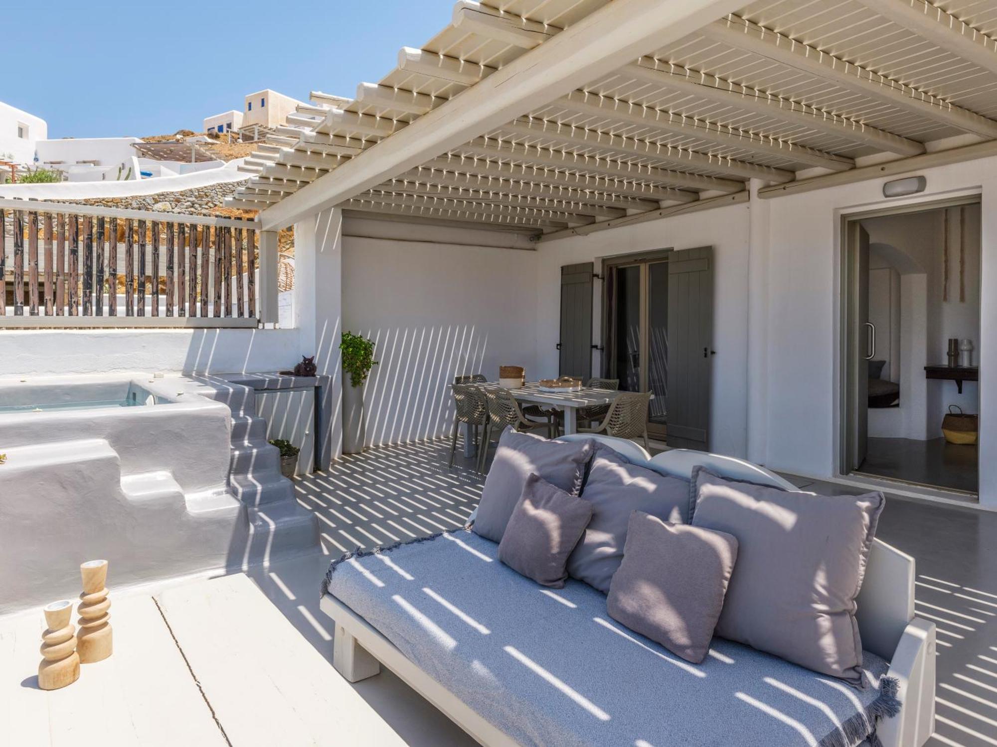 The Mykonist Merchia Beach Villas & Suites Екстериор снимка